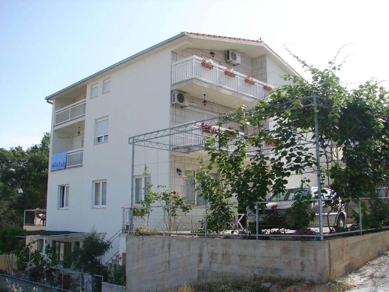 Apartments Mara - barbecue Trogir Bagian luar foto