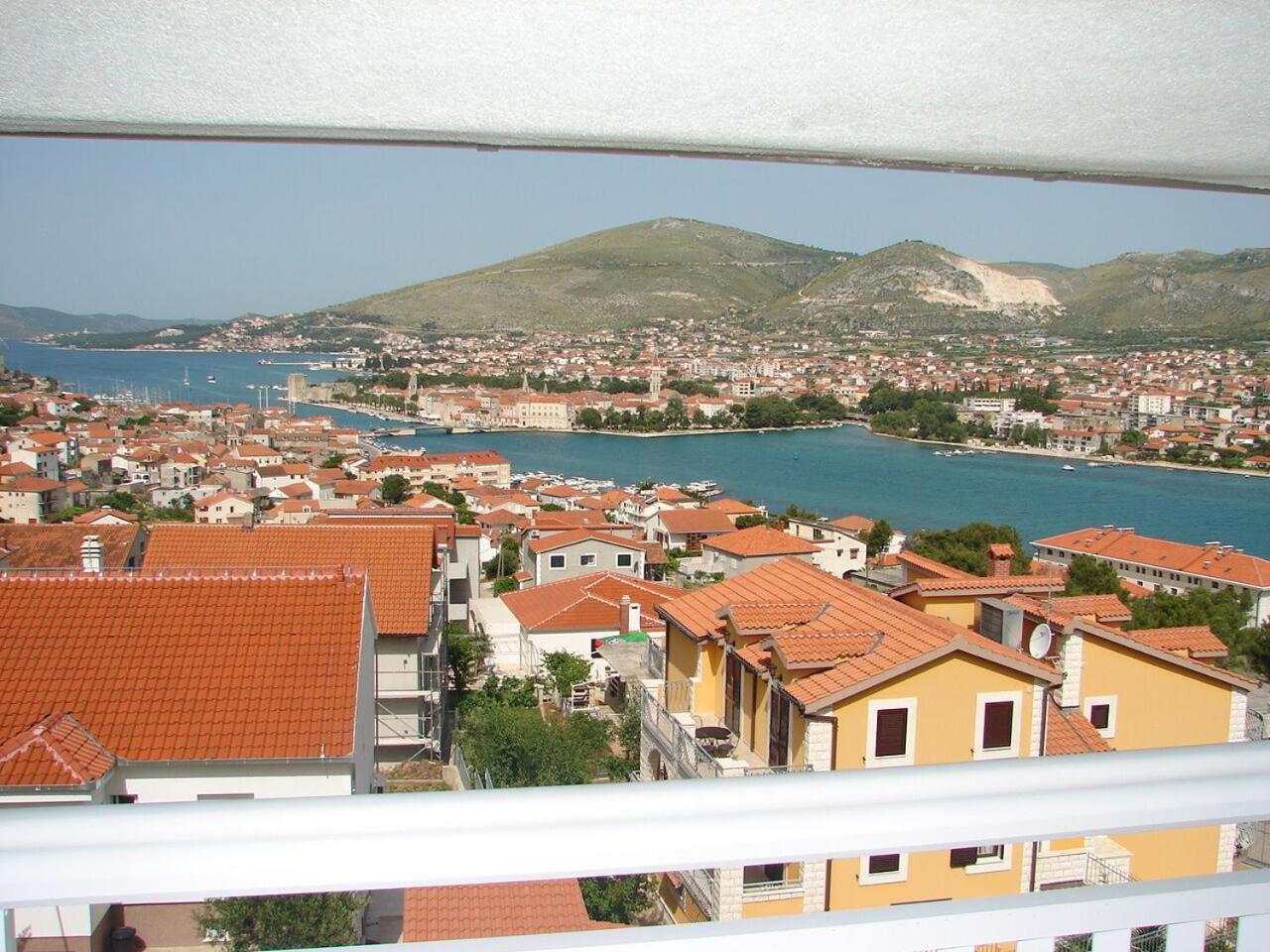 Apartments Mara - barbecue Trogir Bagian luar foto